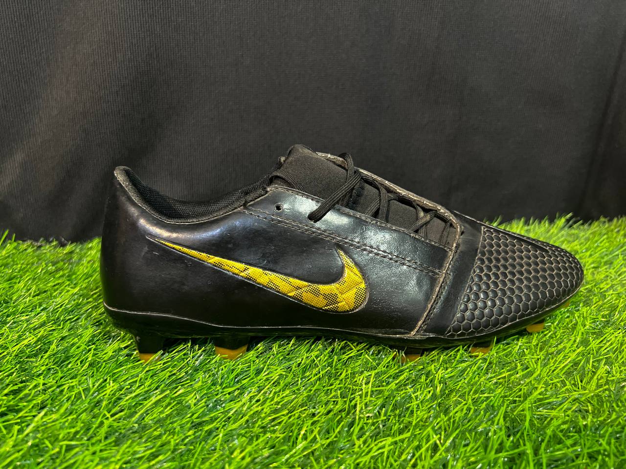 NIKE HYPERVENOM PHANTOM 2013